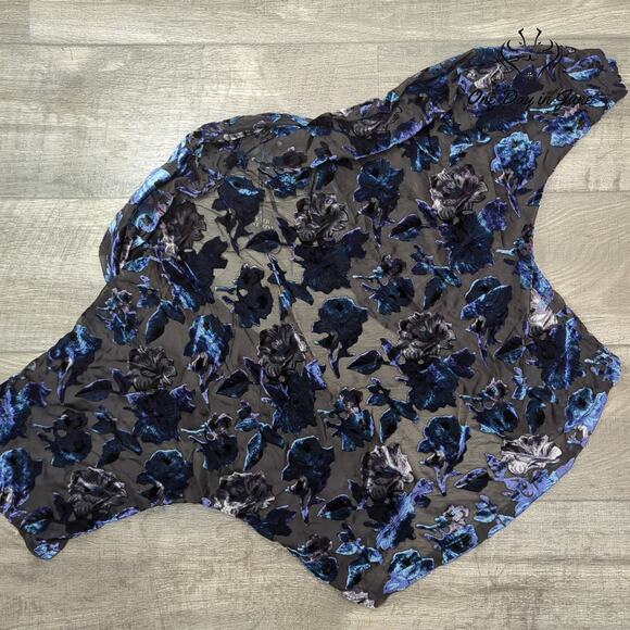 Forever 21 Short Sleeve Shrug Size M - Picture 5 of 5